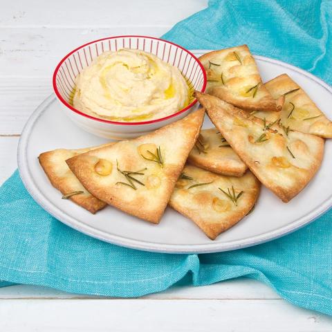 Fougasse accompagnée de houmous